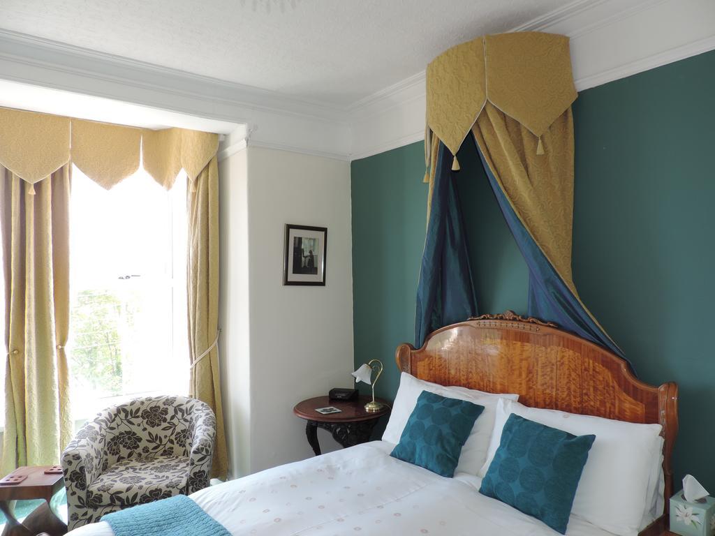 Fern Villa B&B Фишгард Номер фото